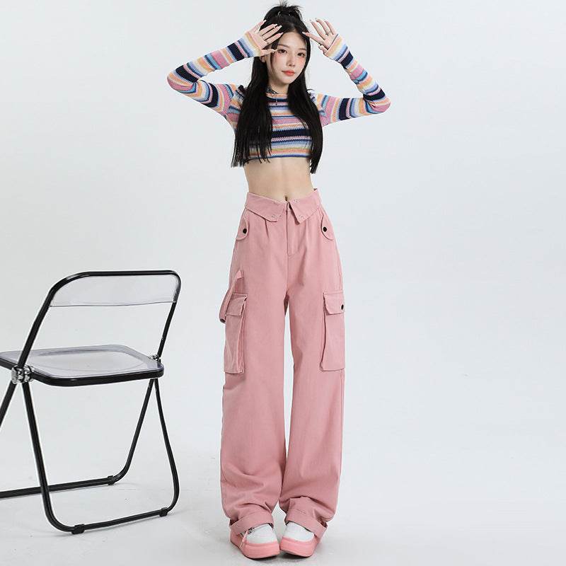 Model purtand Pantaloni Cotton Candy Cargo roz largi cu buzunare laterale si top scurt in dungi