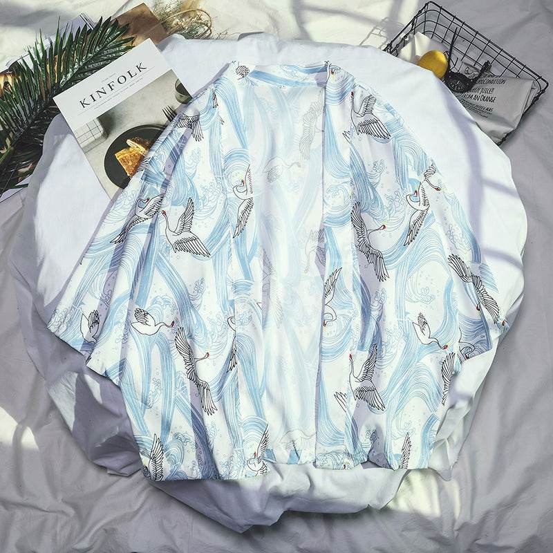 Chimono de femei cu imprimeu japonez. Kimono scurt bleu cu cocori si valuri, material usor, elegant pentru plaja sau casa