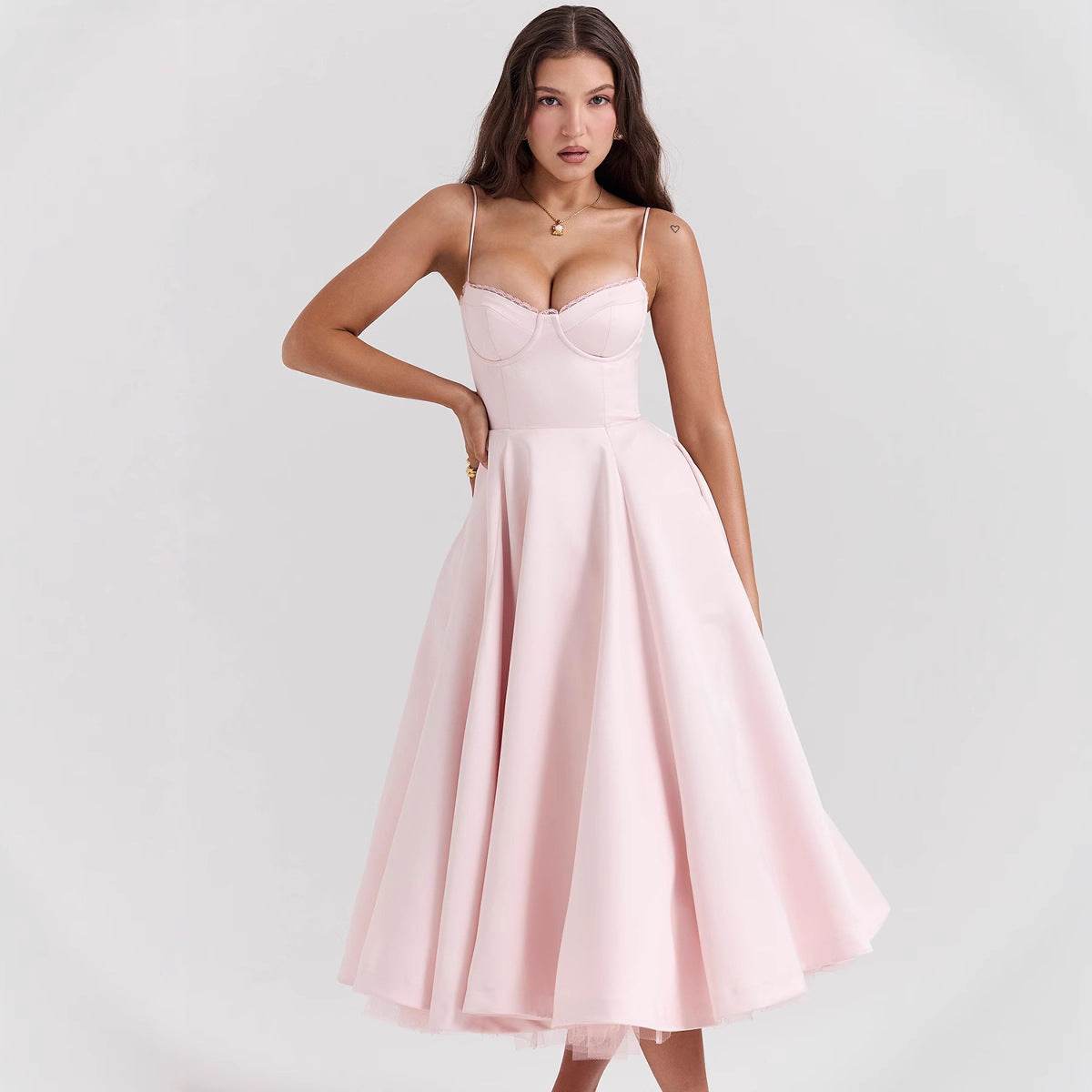 Rochie midi din satin roz pal cu corset si bretele subtiri fusta evazata si talie definita