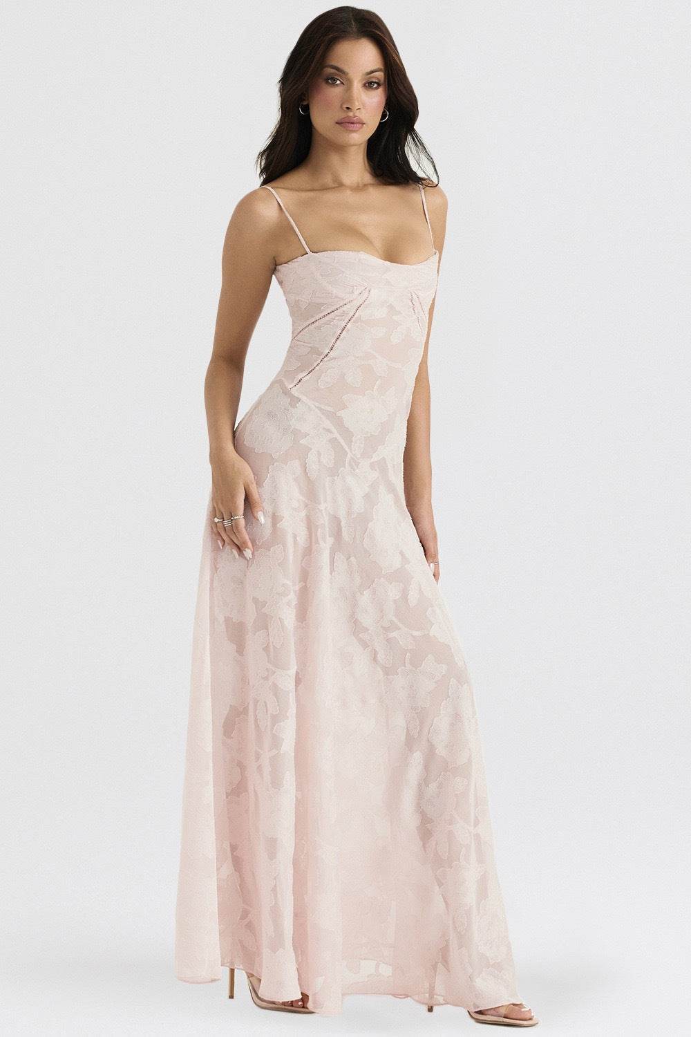 Rochie lungă Eternal Grace AM Vision RO rochie maxi roz pal cu bretele subțiri și model floral elegantă pentru nuntă și ocazii
