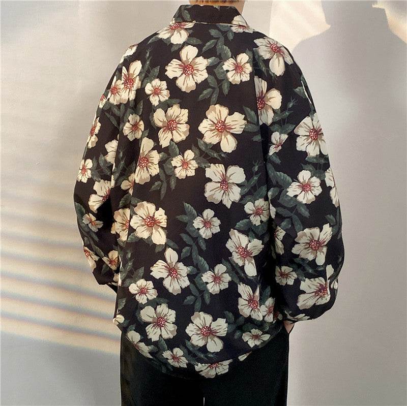 Cămăsi tie-dye diferite modele stil retro cămașă oversize cu imprimeu floral alb pe fond negru văzută din spate