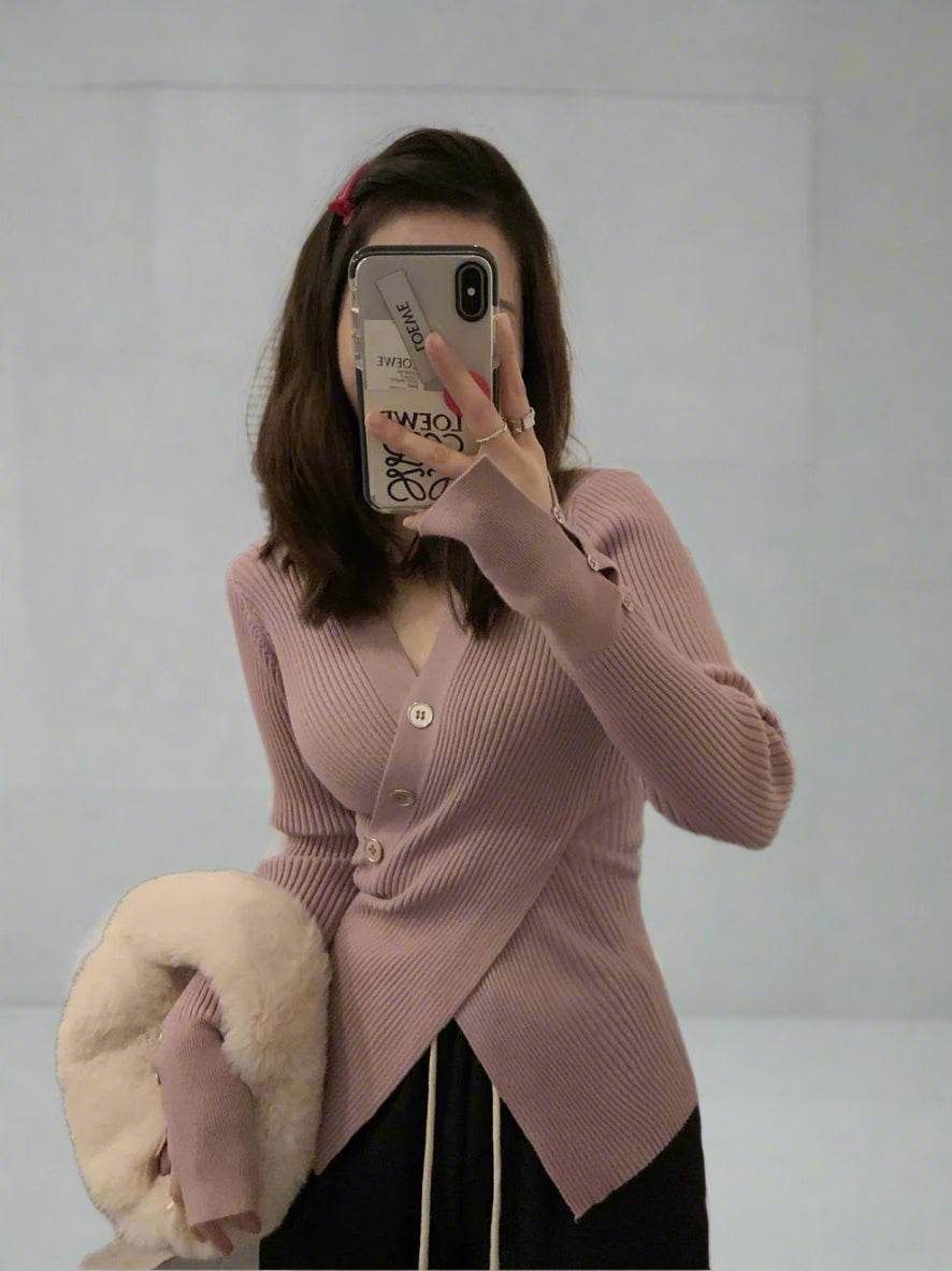 Bluză tricotată crem cu nasturi decorativi și croială Top slim-fit de la 
