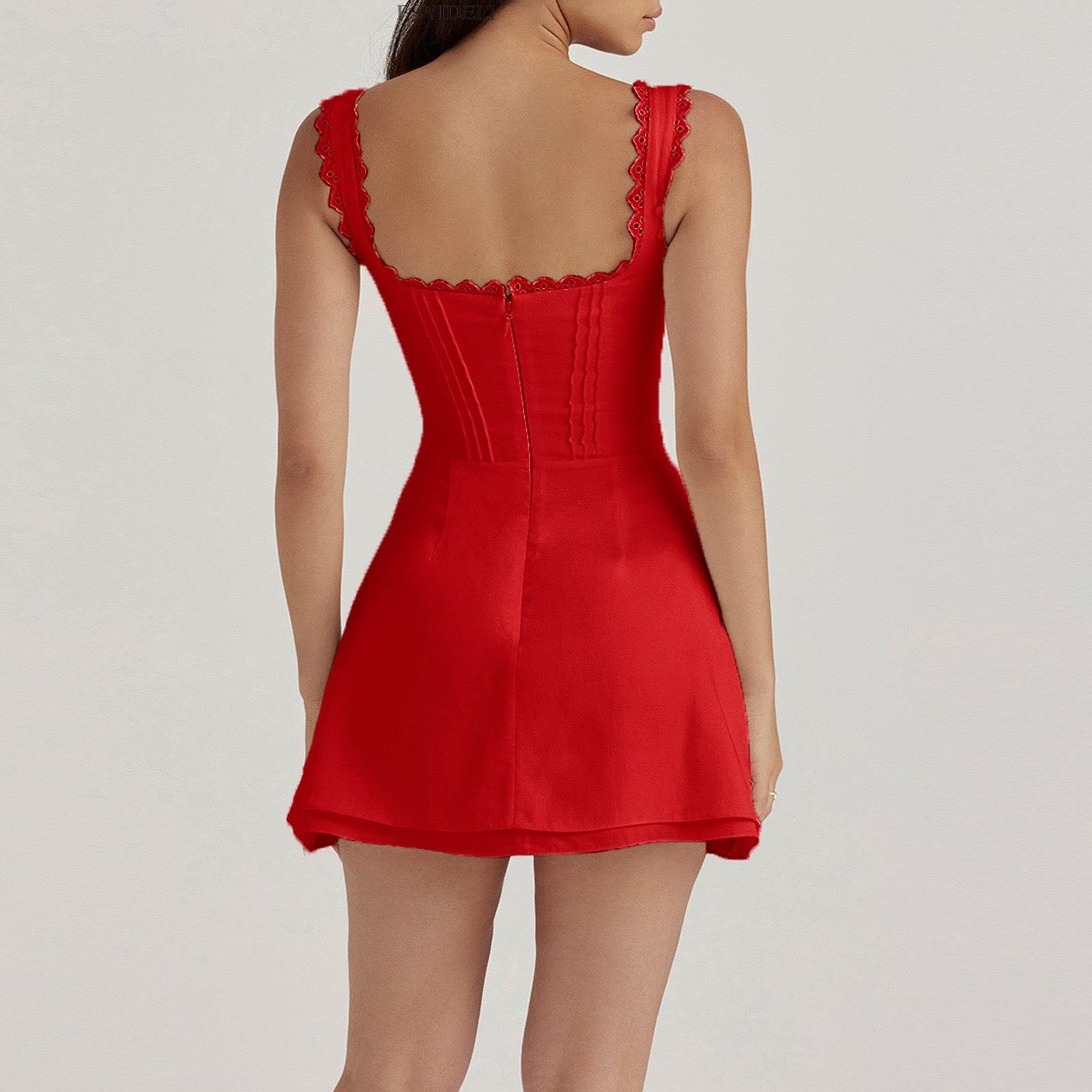 Rochie scurtă casual roșie, vedere din spate, bretele cu dantelă, talie cambrată și fustă evazată