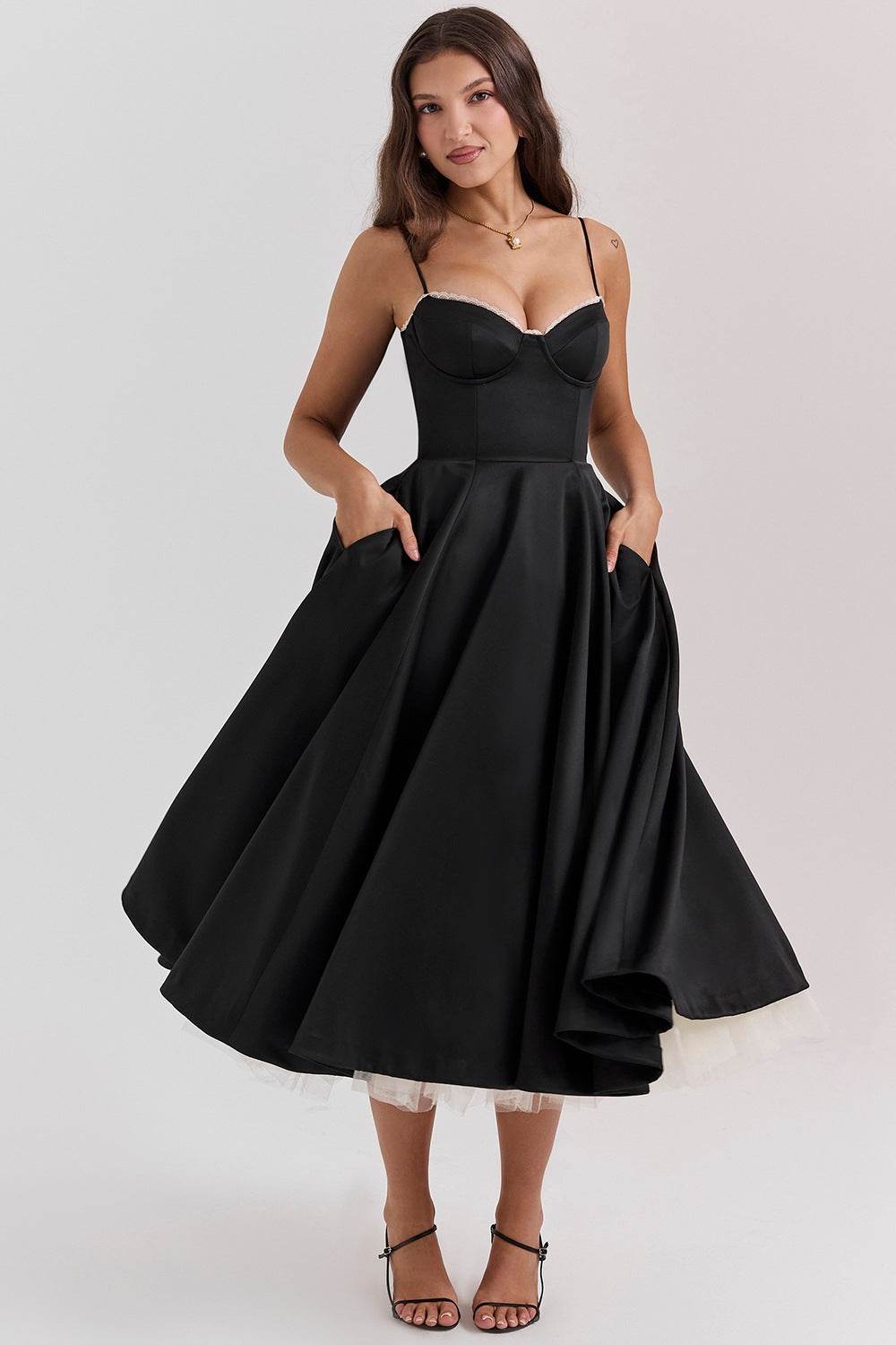 Rochie midi din satin negru cu corset si bretele subtiri fusta clos cu buzunare si volum elegant