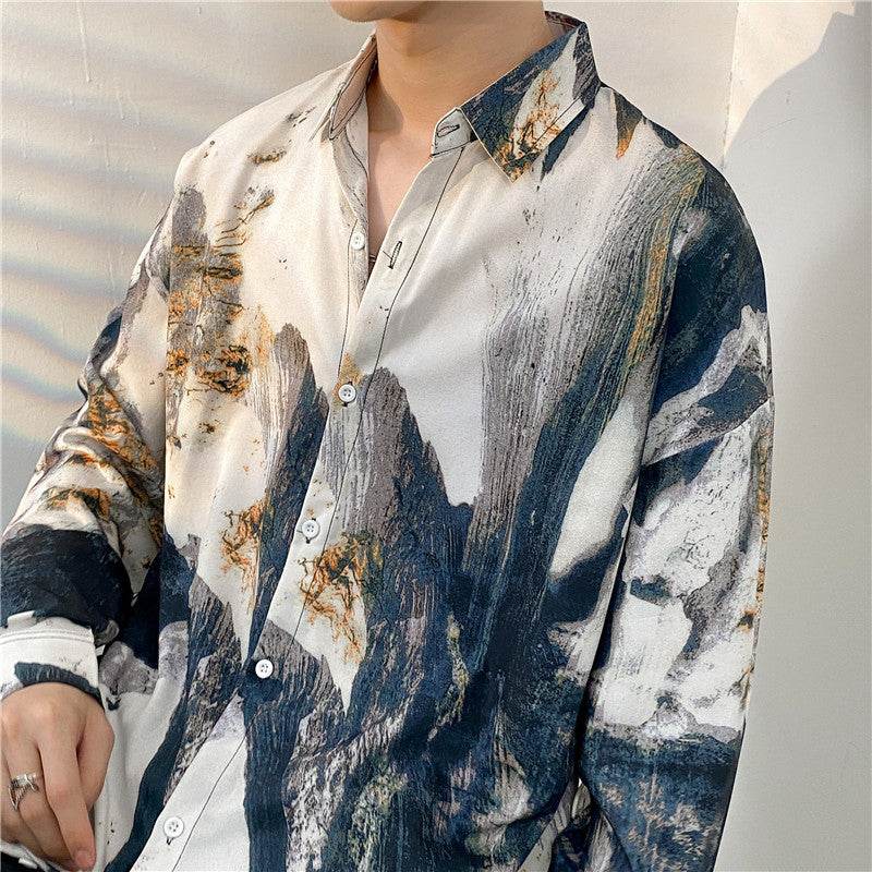 Cămăsi tie-dye diferite modele stil retro. Cămașă bărbați cu imprimeu abstract bleumarin și bej, material fin și croială lejeră