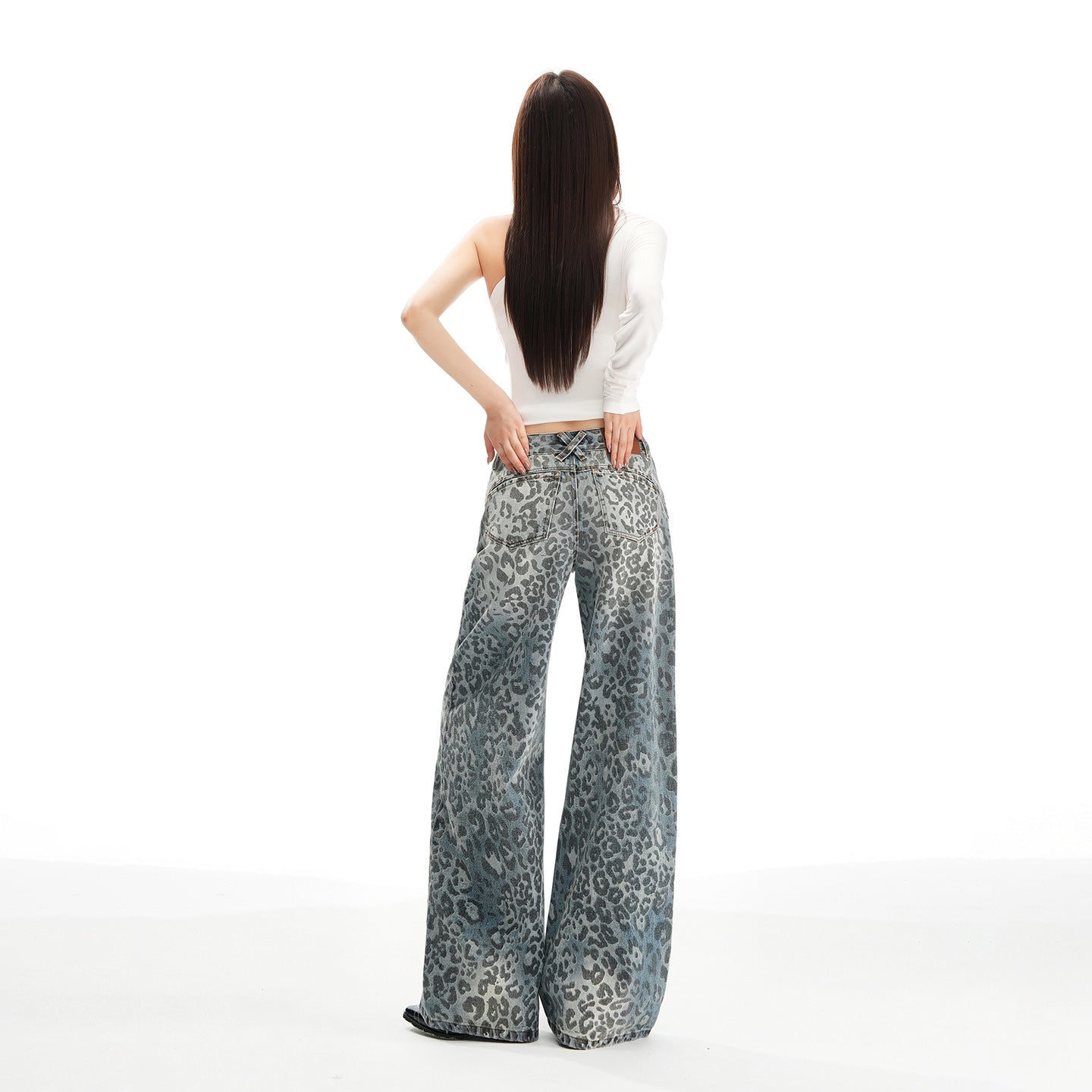 Pantaloni largi din denim cu imprimeu leopard, culoare albastră, model cu talie înaltă și design elegant