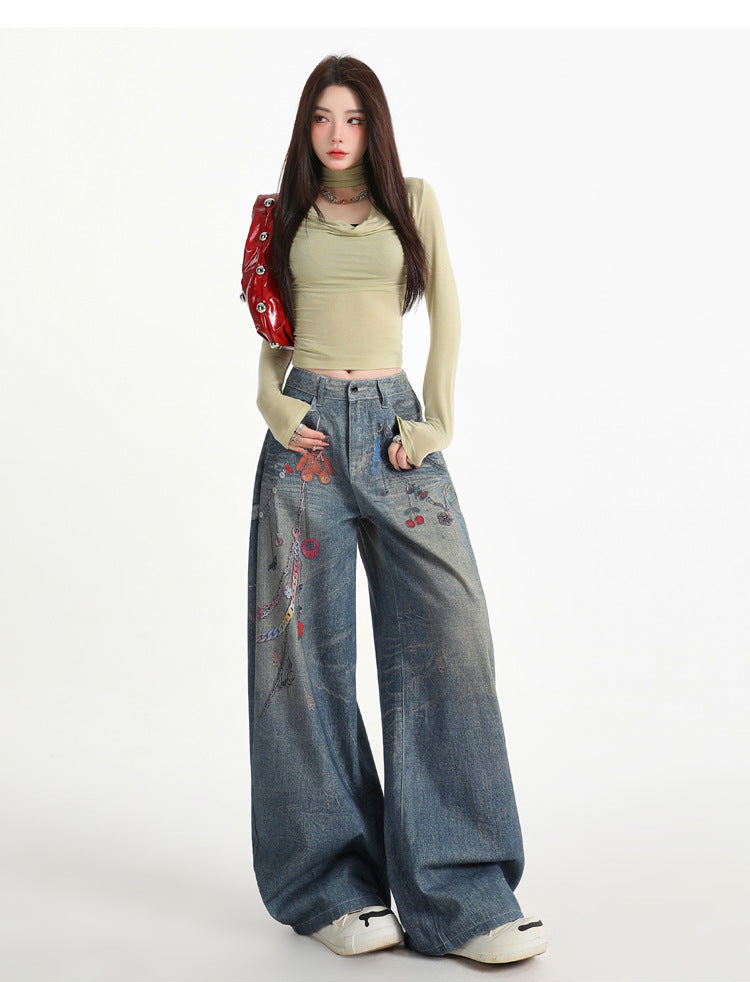 Model feminin purtand Pantaloni largi cu imprimeu digital 3D din denim talie inalta si buzunare