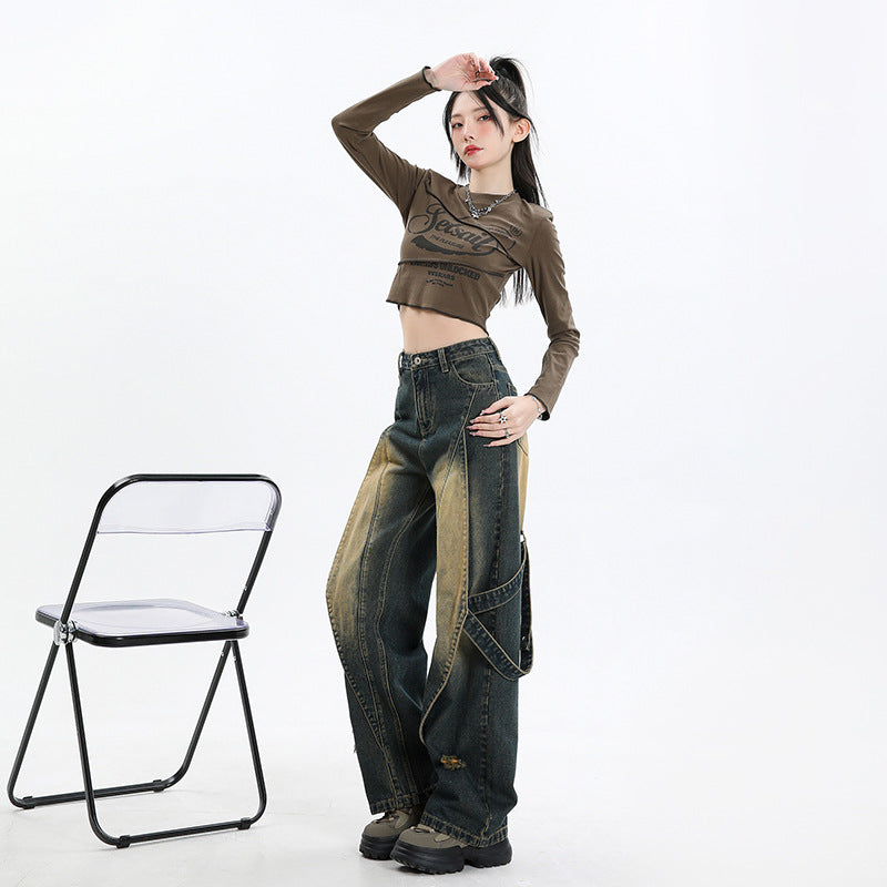 Pantaloni Retro Efect Prespălat. Model purtând pantaloni baggy denim cu talie înaltă și buzunare laterale