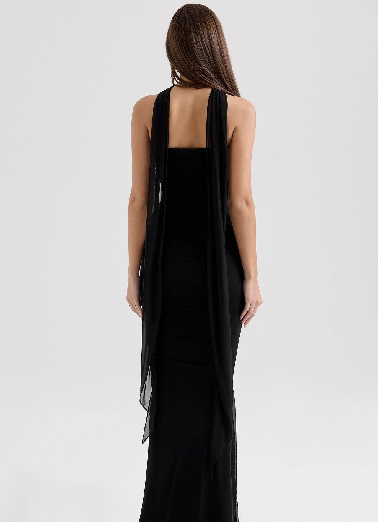 Rochie din trei piese tip sirenă neagră vedere din spate croi mulat pelerine lungi din voal elegant