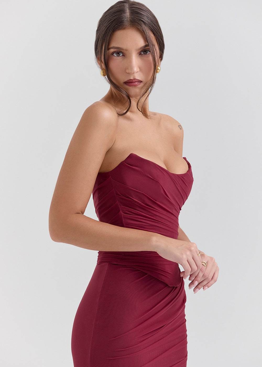 Rochie din trei piese tip sirenă bordo mulata, fara bretele, decolteu inima si detaliu drapat elegant
