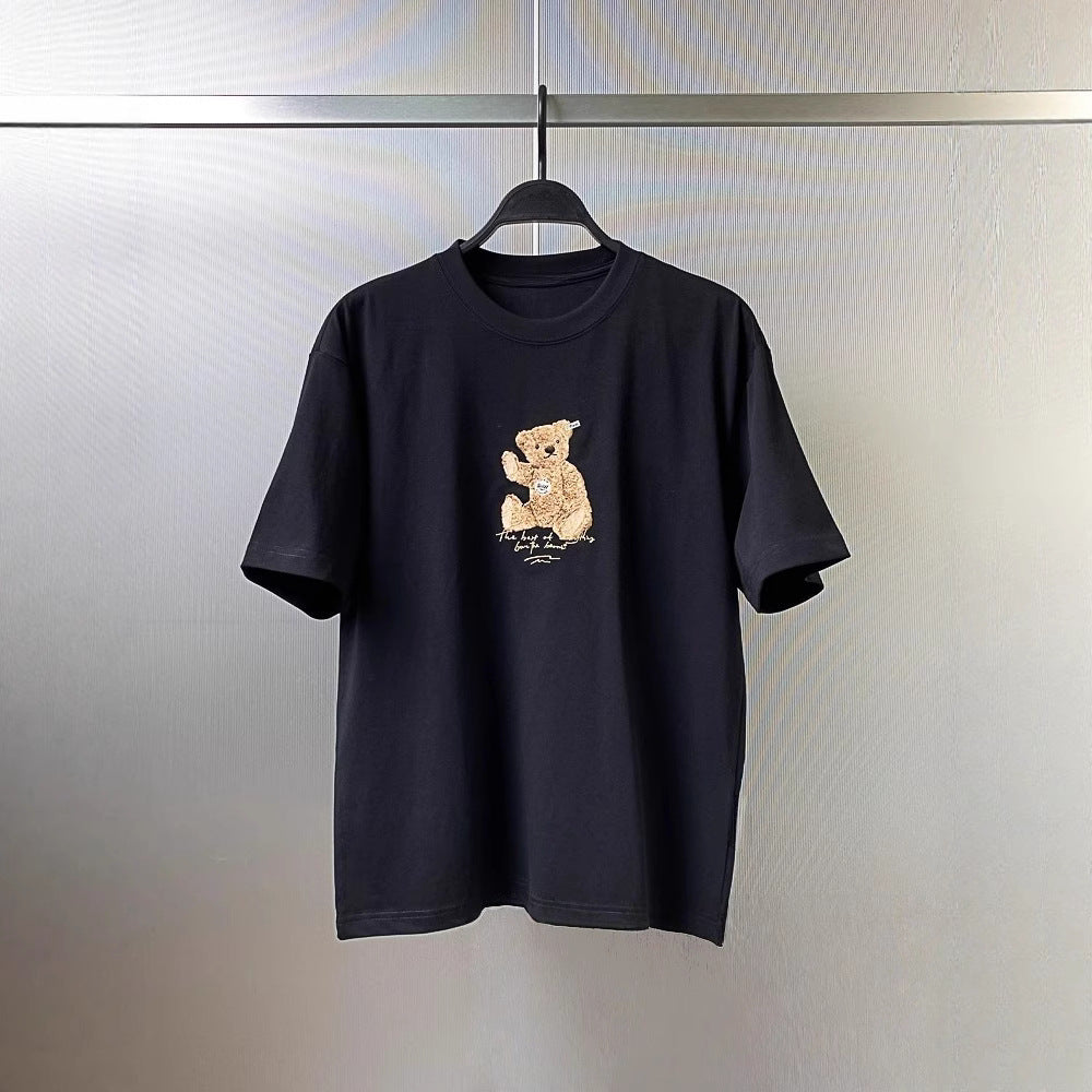 Tricou cu urs brodat negru AM Vision RO din bumbac cu maneci scurte guler rotund si broderie urs bej central