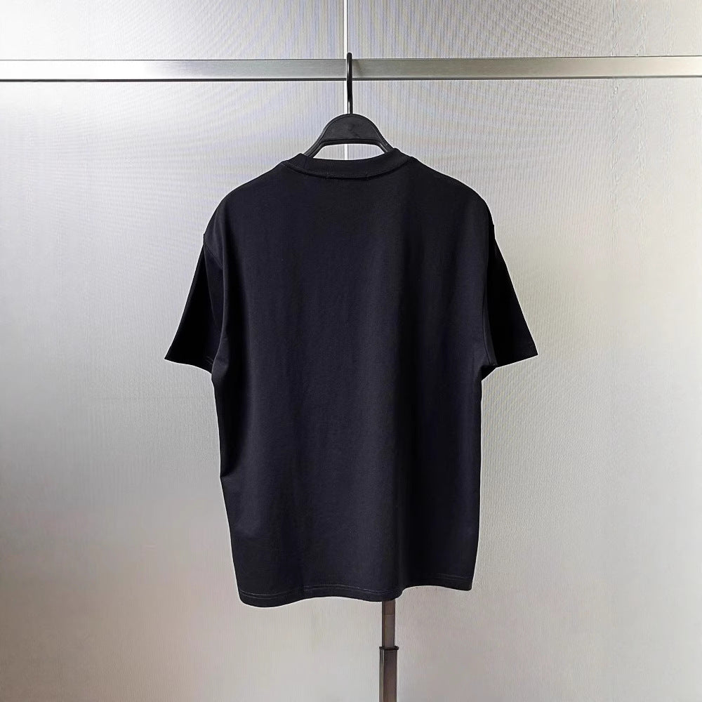 Tricou cu urs brodat AM Vision RO vedere spate tricou negru simplu bumbac maneci scurte ideal casual