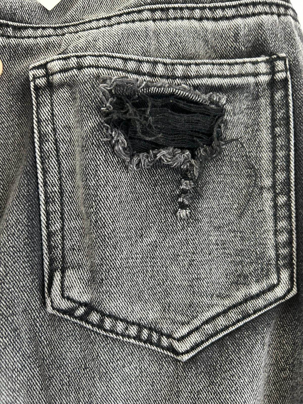 Blugi rupti Romania cu buzunar spate din denim gri deschis cu aspect uzat