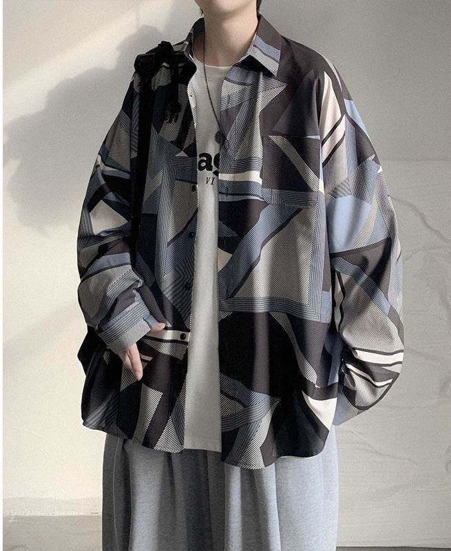 Cămașă cu imprimeu grafic în tonuri gri și negre, model oversized pentru un stil modern