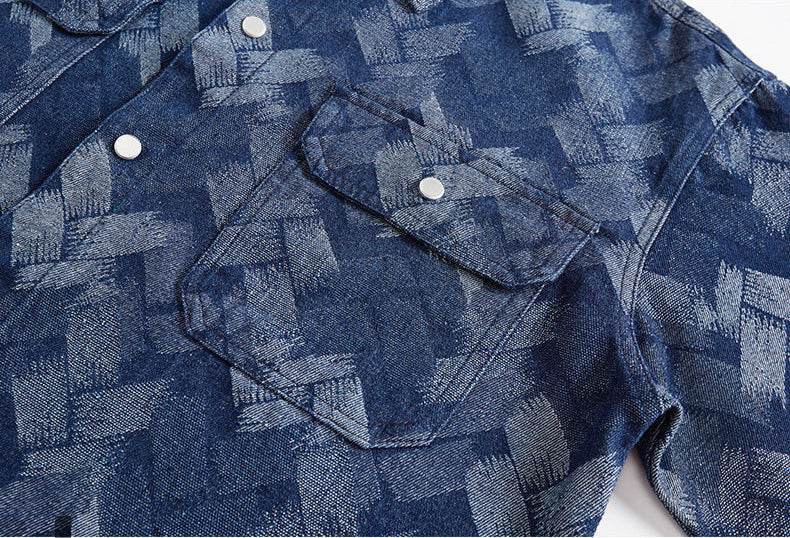 Cămașă retro din denim pentru bărbați cu model geometrizat și nasturi albi pentru un stil urban