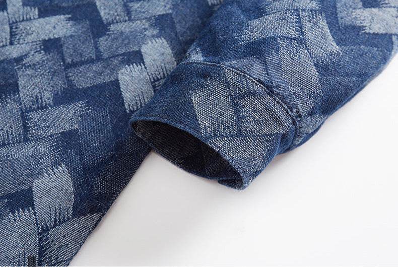 Cămașă retro din denim pentru bărbați cu model geometric albastru și manșetă cusută detaliată
