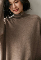 Cozy AM Vision RO cashmere turtleneck sweater for women in soft brown color