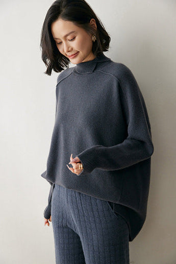 Elegant AM Vision RO cashmere turtleneck sweater for women in dark gray, perfect for stylish layering.