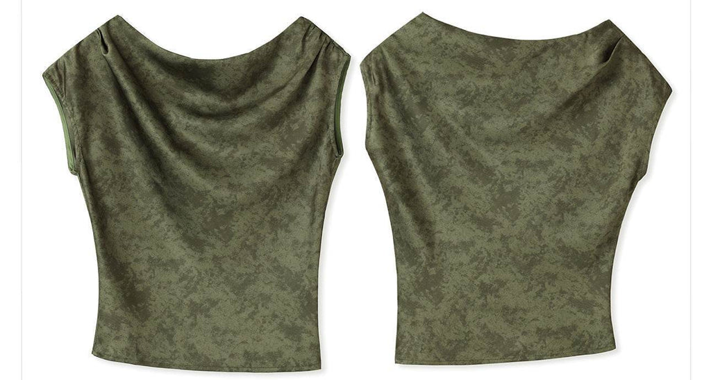 Top verde kaki cu imprimeu discret din costumul de femei din doua piese AM Vision RO, văzut din față și spate