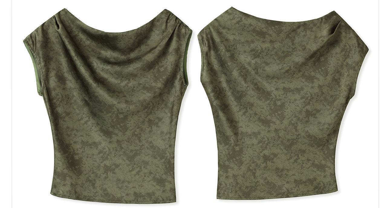 Top verde kaki cu imprimeu discret din costumul de femei din doua piese AM Vision RO, văzut din față și spate