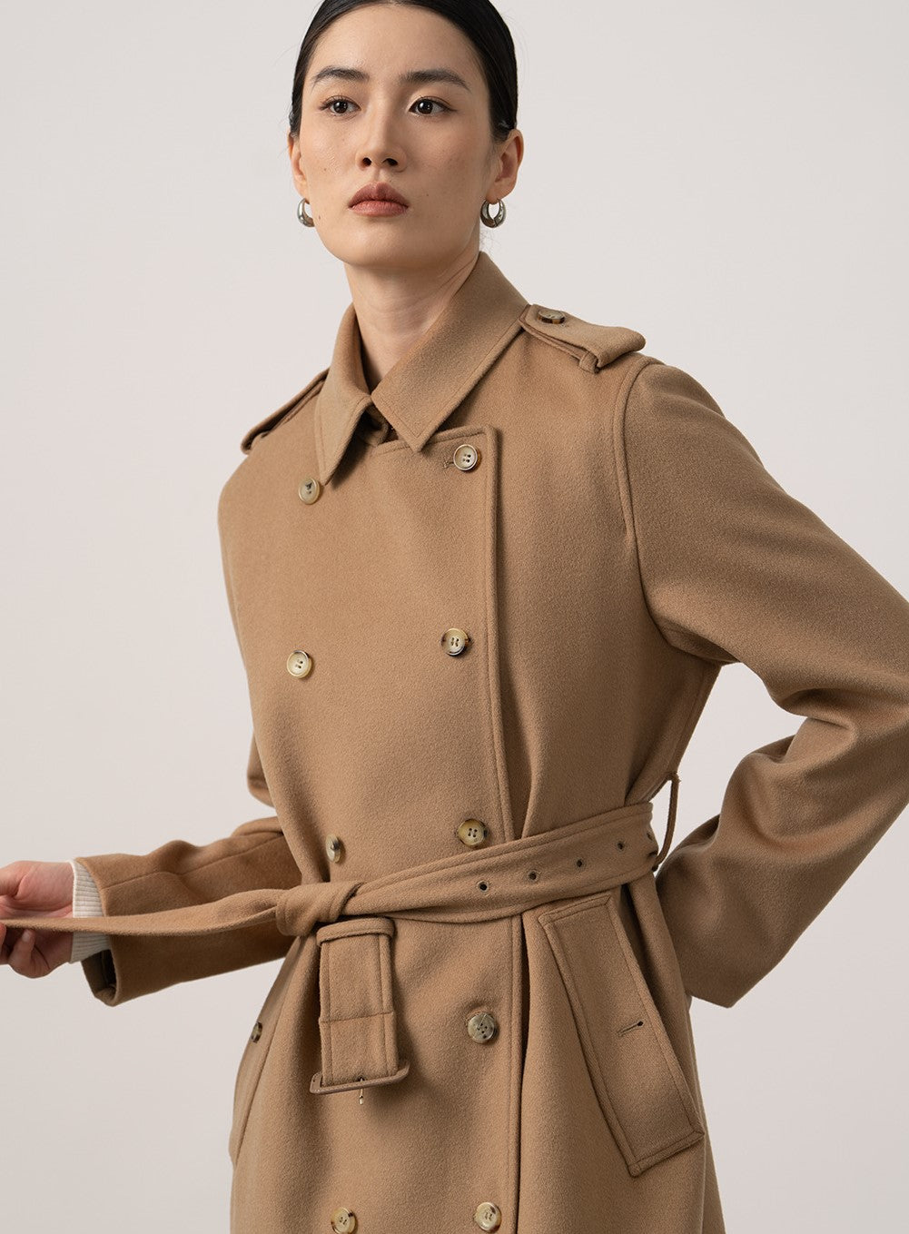 Elara Wool Coat Cashmere X Mulberry Silk in Beige with Double-Breasted Buttons and Belted Waist