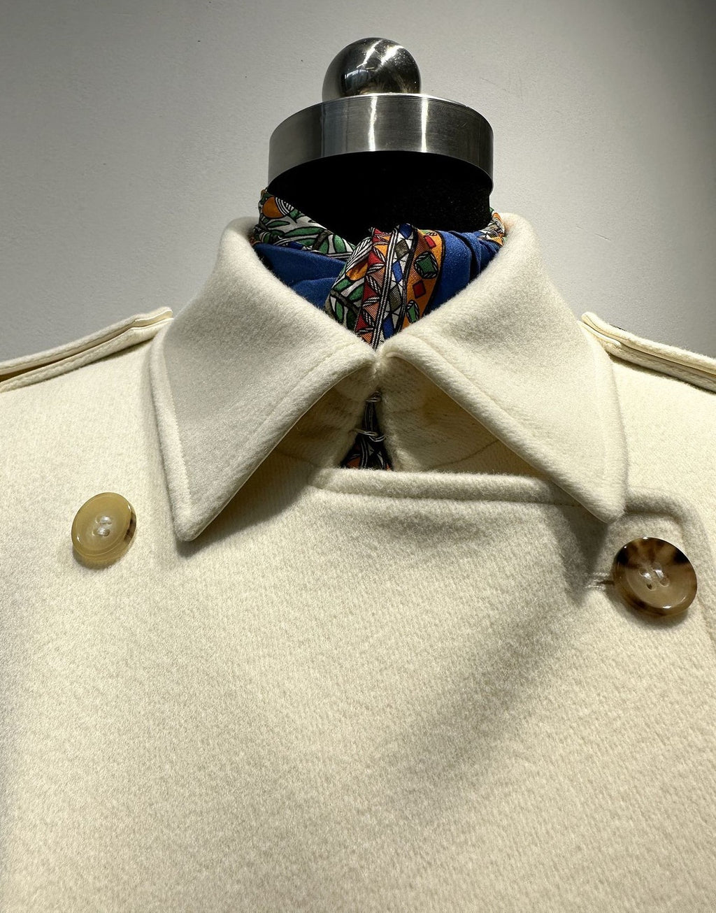 Close-up of Elara Wool Coat Cashmere X Mulberry Silk featuring a stylish collar and decorative buttons