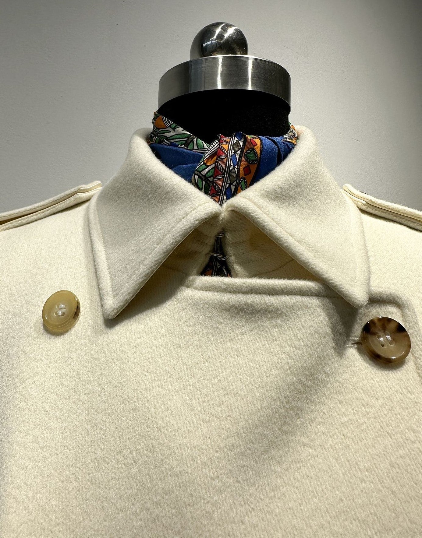 Close-up of Elara Wool Coat Cashmere X Mulberry Silk featuring a stylish collar and decorative buttons