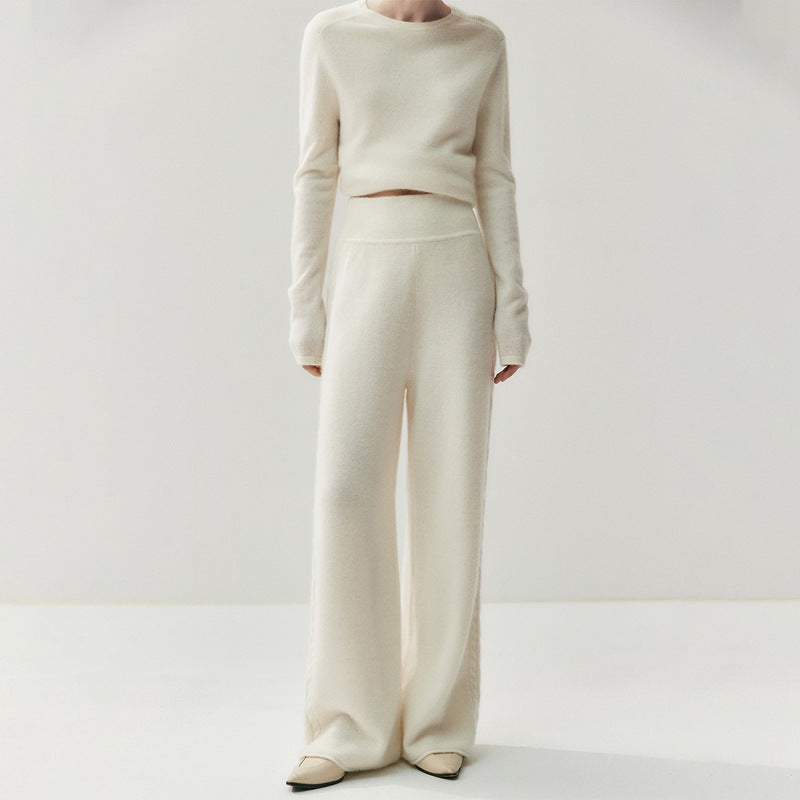 Elegant cashmere lounge pants in cream color with a relaxed fit for comfortable wear