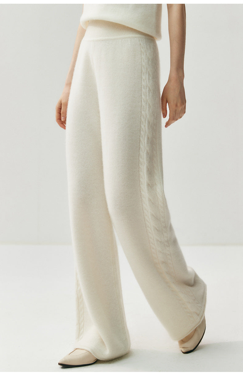 Elegant cashmere lounge pants in cream with a soft texture and stylish cable knit design