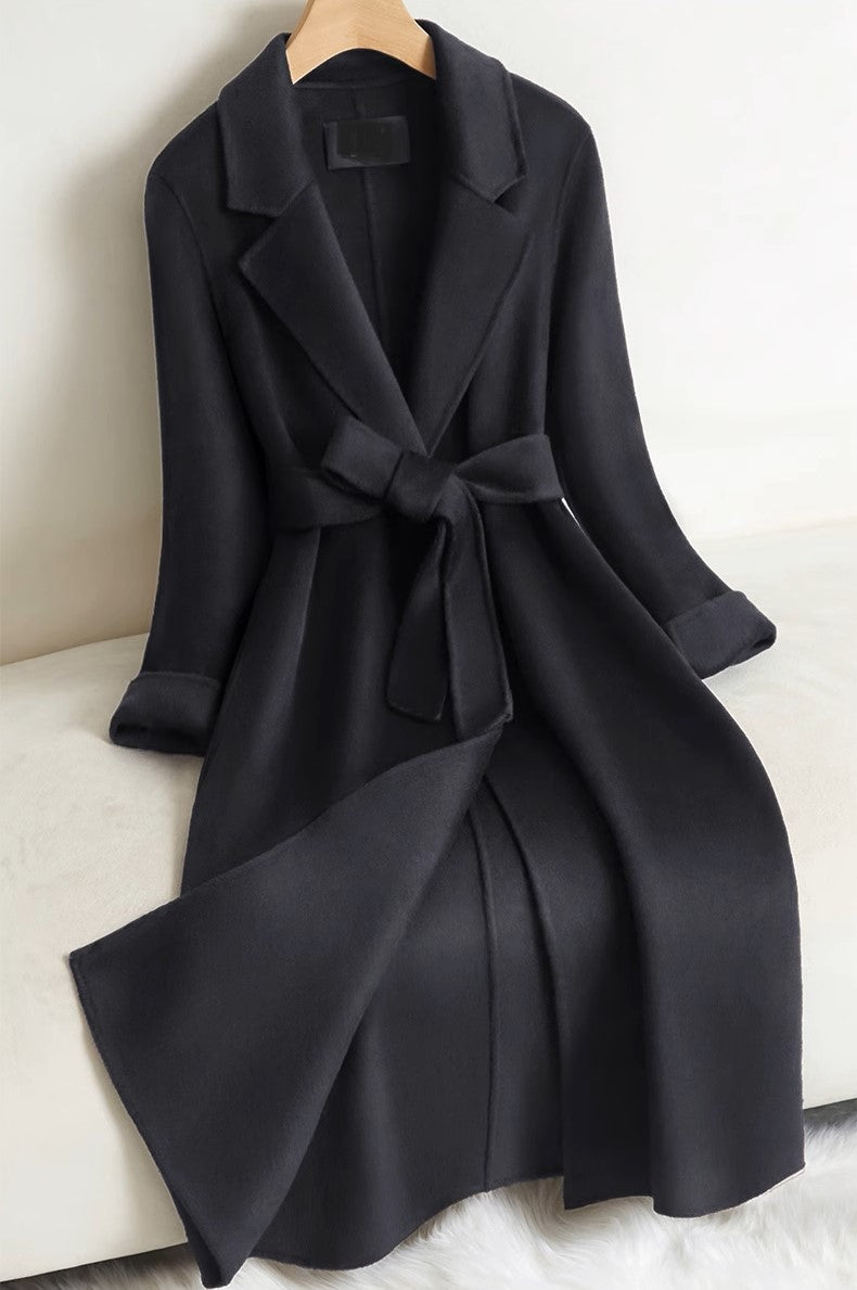 Elegant Wool And Cashmere Coat With Fitted Cut And Suit Collar in black with a stylish belt