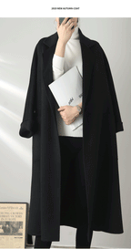 Eloane Elegant Ripple Wool Coat in Black with a Relaxed Fit and Versatile Silhouette