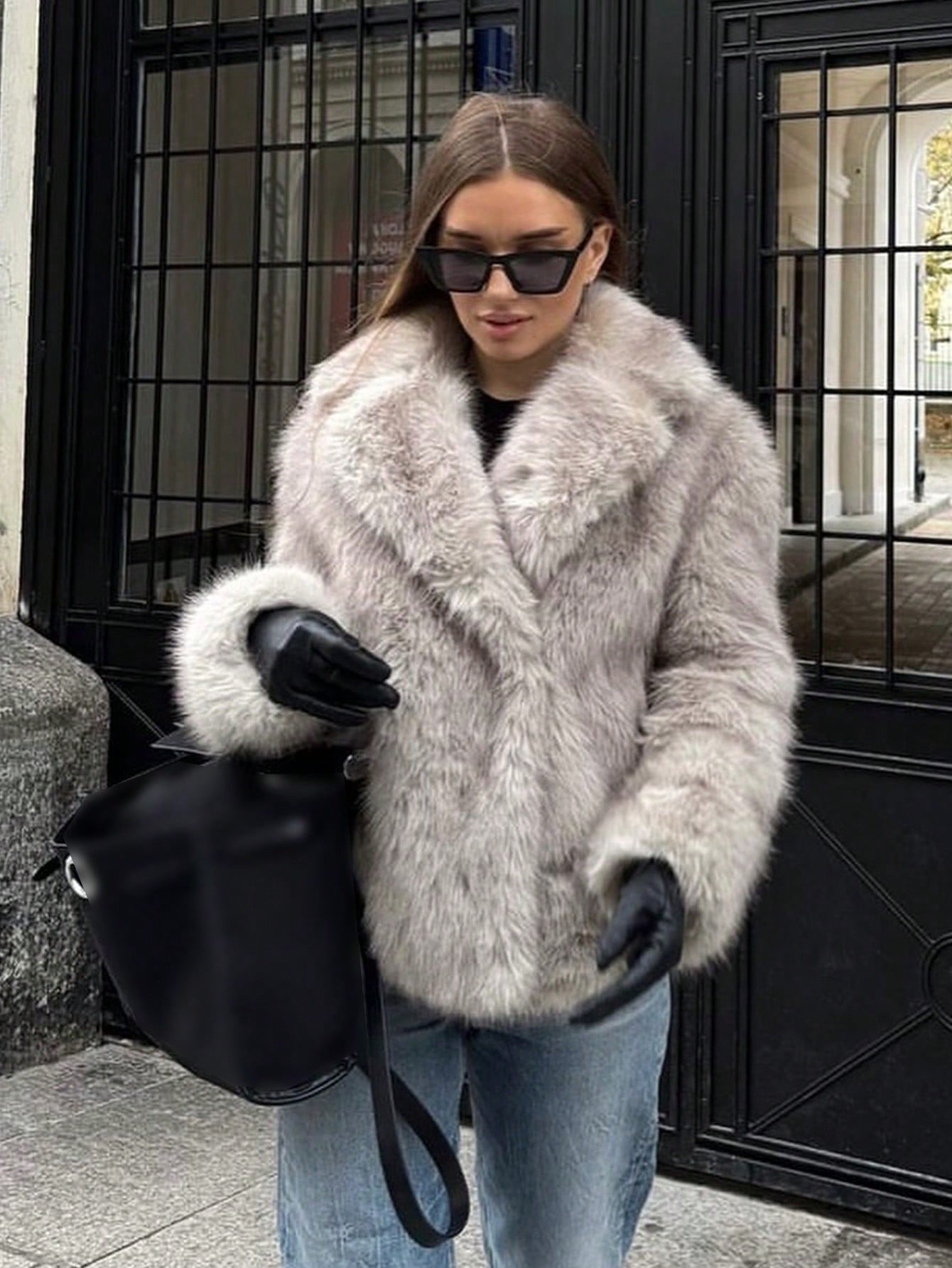 AM Vision RO Faux Fur Effect Coat in light gray with oversized collar and stylish sleeves
