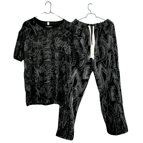 Black Grafitti T-Shirt with Stylish Graffiti Print for Urban Fashion Lovers