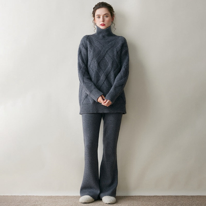 AM Vision RO Luxury cashmere sweater for women in grey with a relaxed fit and cable knit design