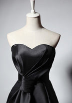 Elegant Maison Noir Strapless Dress with a sweetheart neckline and stylish bow detail
