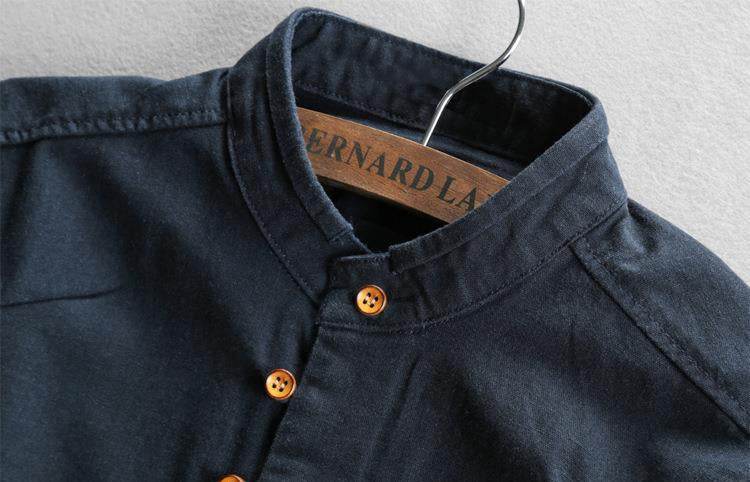 AM Vision RO Minimalist Design Shirt with a buttoned collar and classic navy fabric