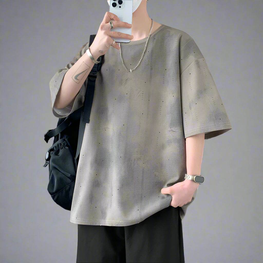 Men's minimalist t-shirt for men in gray with loose fit and casual style, perfect for everyday wear