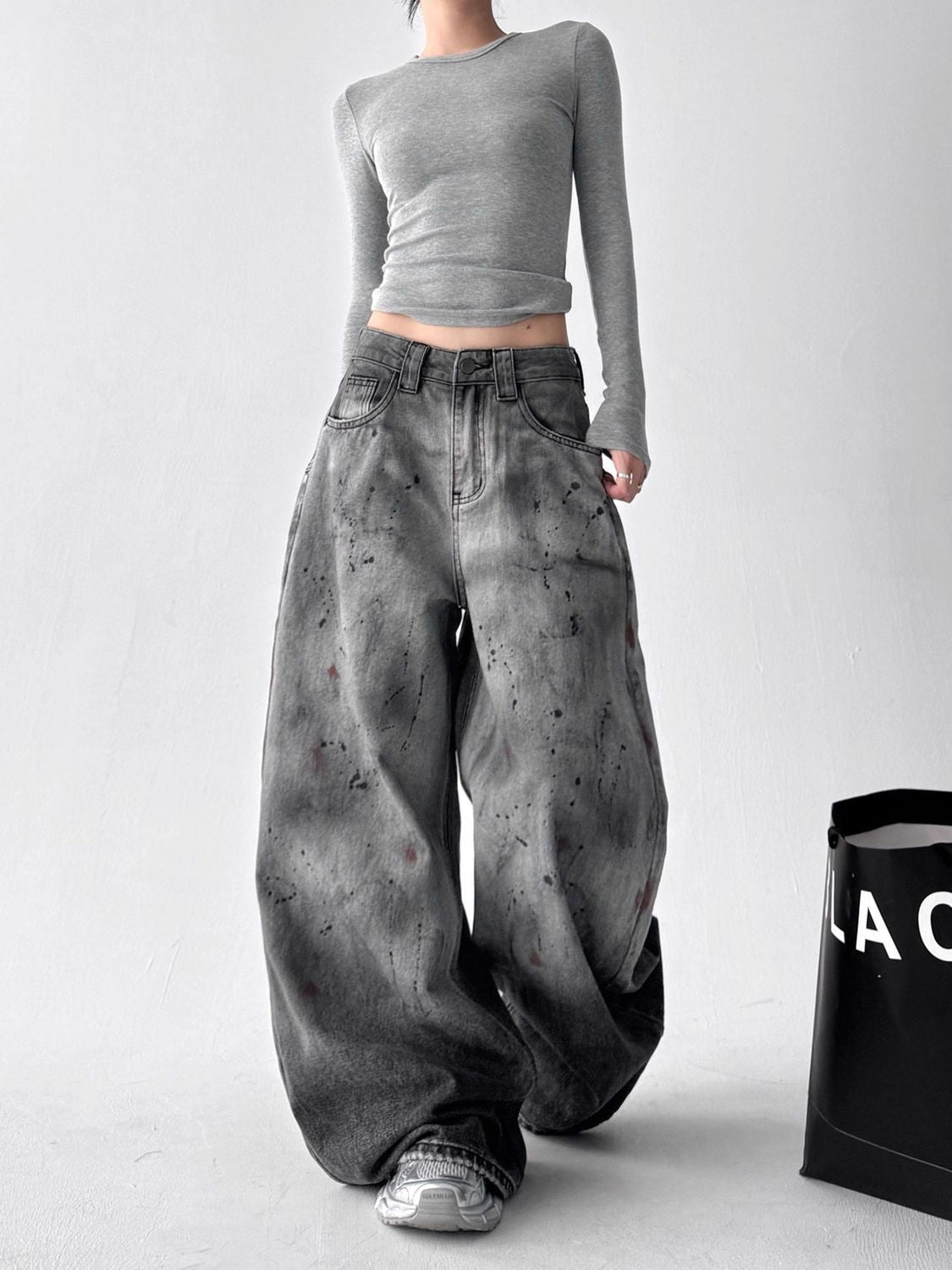 AM Vision RO Ocean Curve Washed Street Jeans in relaxed fit with distressed details for a trendy look