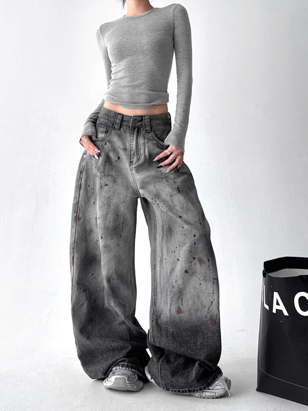 AM Vision RO Ocean Curve Washed Street Jeans in a relaxed fit with stylish distressed detailing