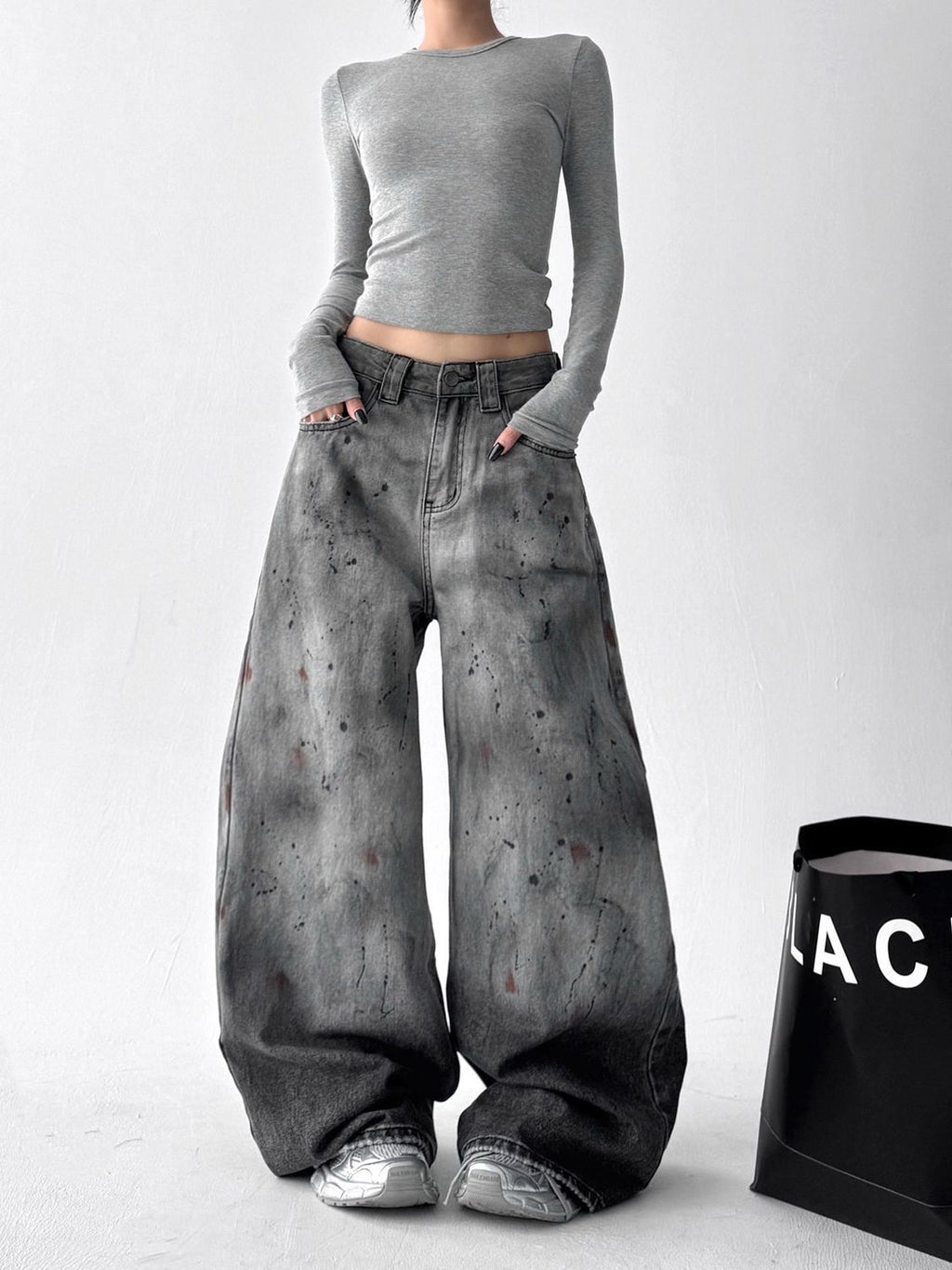 Trendy Ocean Curve Washed Street Jeans in a relaxed fit with a unique paint splatter design