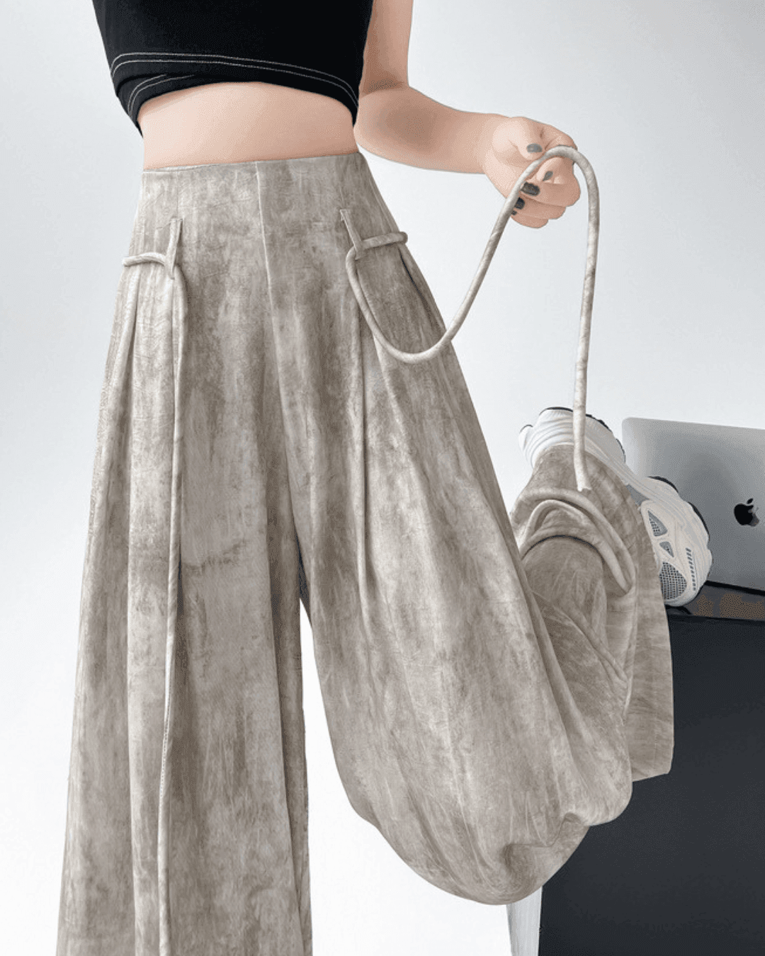 Pantaloni casual wide-leg de la AM Vision RO, model larg, din material moale și confortabil, nuanță gri deschis