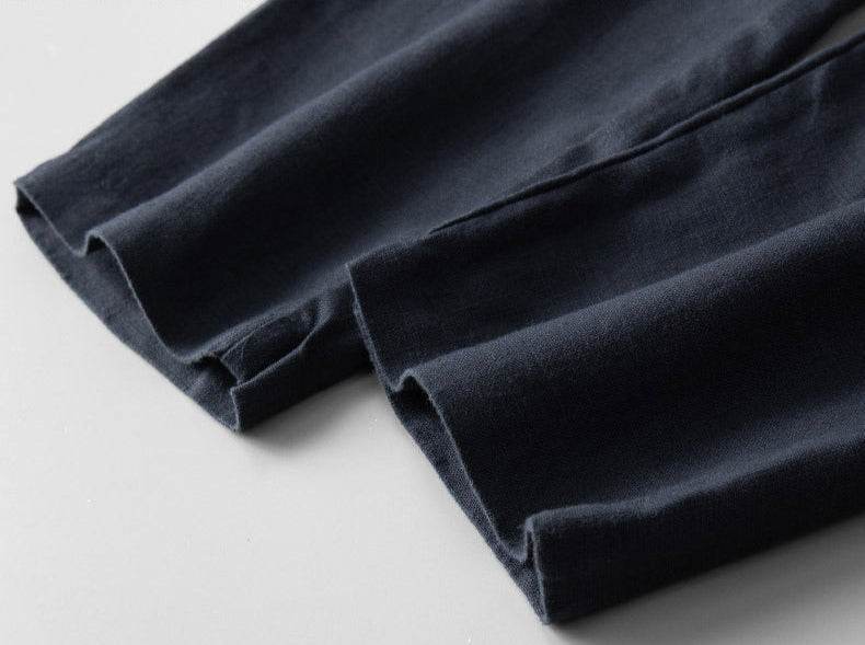 Detaliu tiv negru la pantalonii din in pentru bărbați de la AM Vision RO, țesătură ușoară și respirabilă