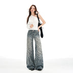 Pantaloni largi din denim cu imprimeu leopard, ușor de asocat cu diverse ținute pentru un look modern