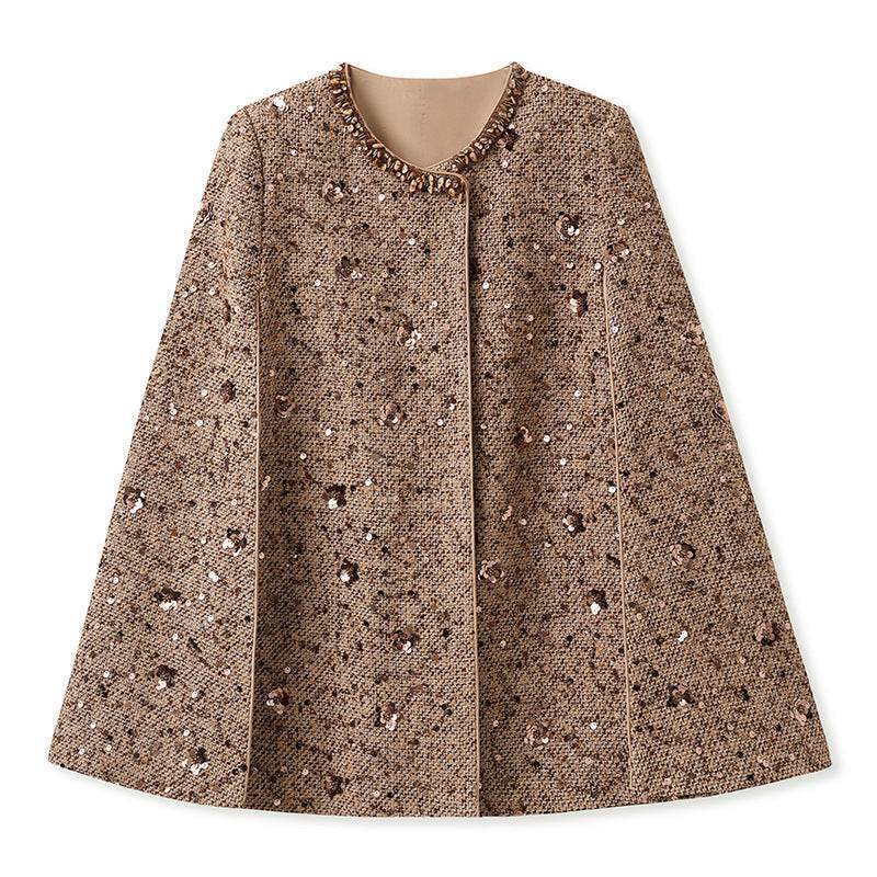 Pelerină tip jachetă mocha mousse cu detalii elegante și textură fină, perfectă pentru ocazii speciale