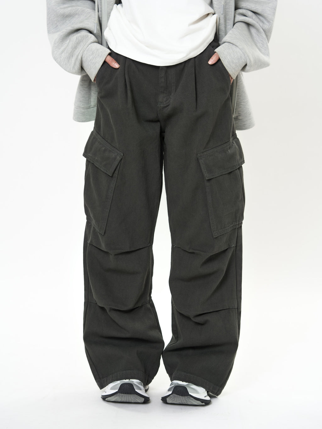 Model wearing Retro Cargo Pocket Wide Leg Denim Pants in a stylish casual look with oversized design