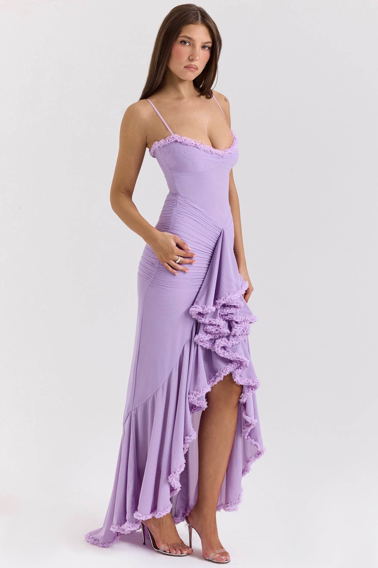 Rochie mov dantela eleganta cu bretele subtiri si volane, croiala lunga asimetrica, feminina si rafinata