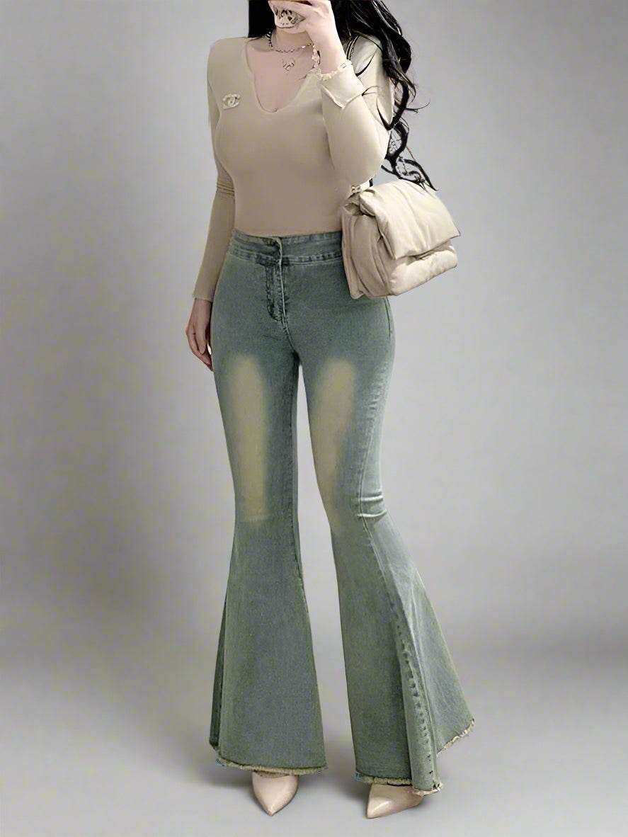 Stylish Stretch Flared Jeans in Light Wash with Flare Leg Design Ideal for Casual Outfits