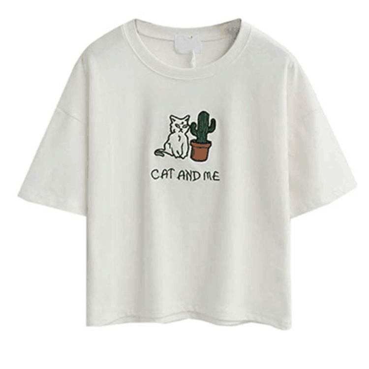 Tricou cu imprimeu din bumbac alb cu pisică și cactus brodate și inscripția Cat and Me