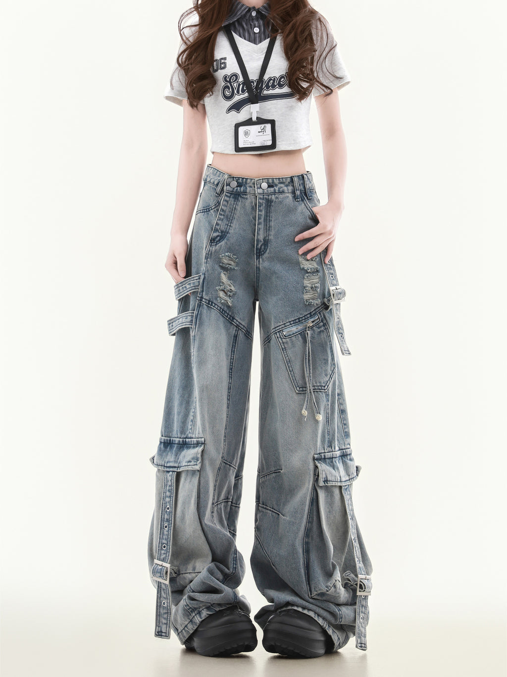 Urban Utility High Street Cargo Jeans with oversized fit and cargo pockets for trendy street style