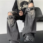 Blugi prespălați retro cu detaliu din metal. Pantaloni baggy gri cu decupaje la genunchi și catarame metalice